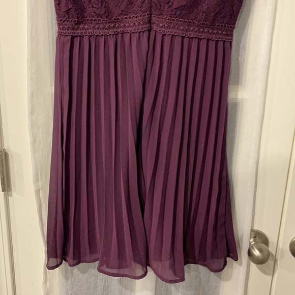NWOT Francesca’s Maroon Dress - Picture 8 of 8